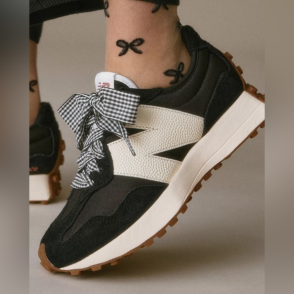 New Balance 327 Women’s Sneakers Black Size 9 Athletic - Picture 2 of 7